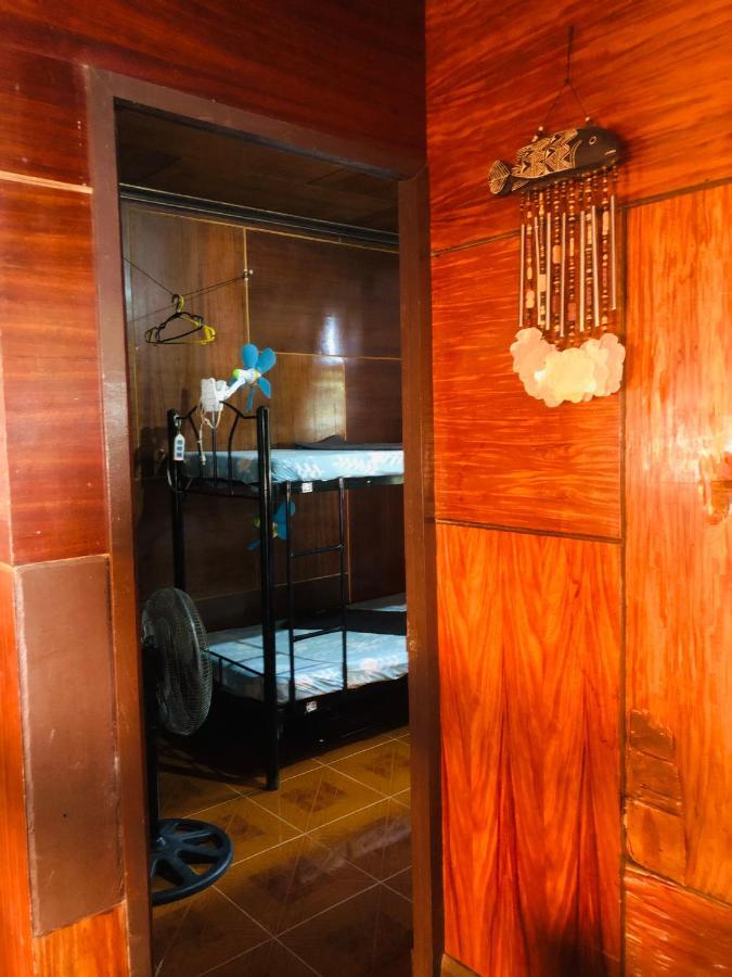Hub Backpackers Hangout Coron Exterior photo