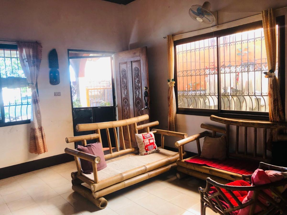 Hub Backpackers Hangout Coron Exterior photo