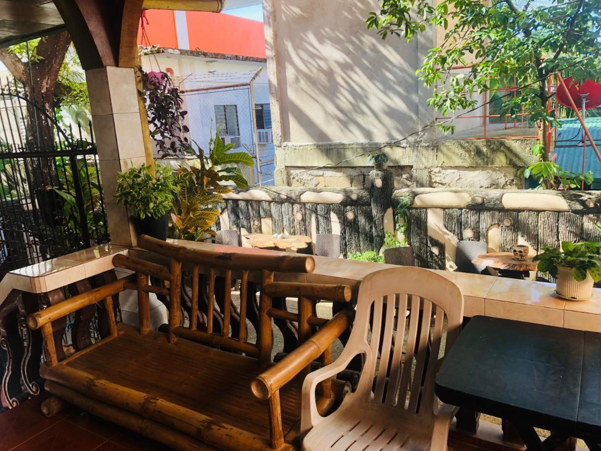 Hub Backpackers Hangout Coron Exterior photo